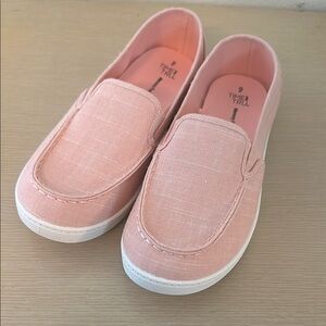Time and Tru Women’s Light Pink Slip-On Loafers sz 9 NWOT